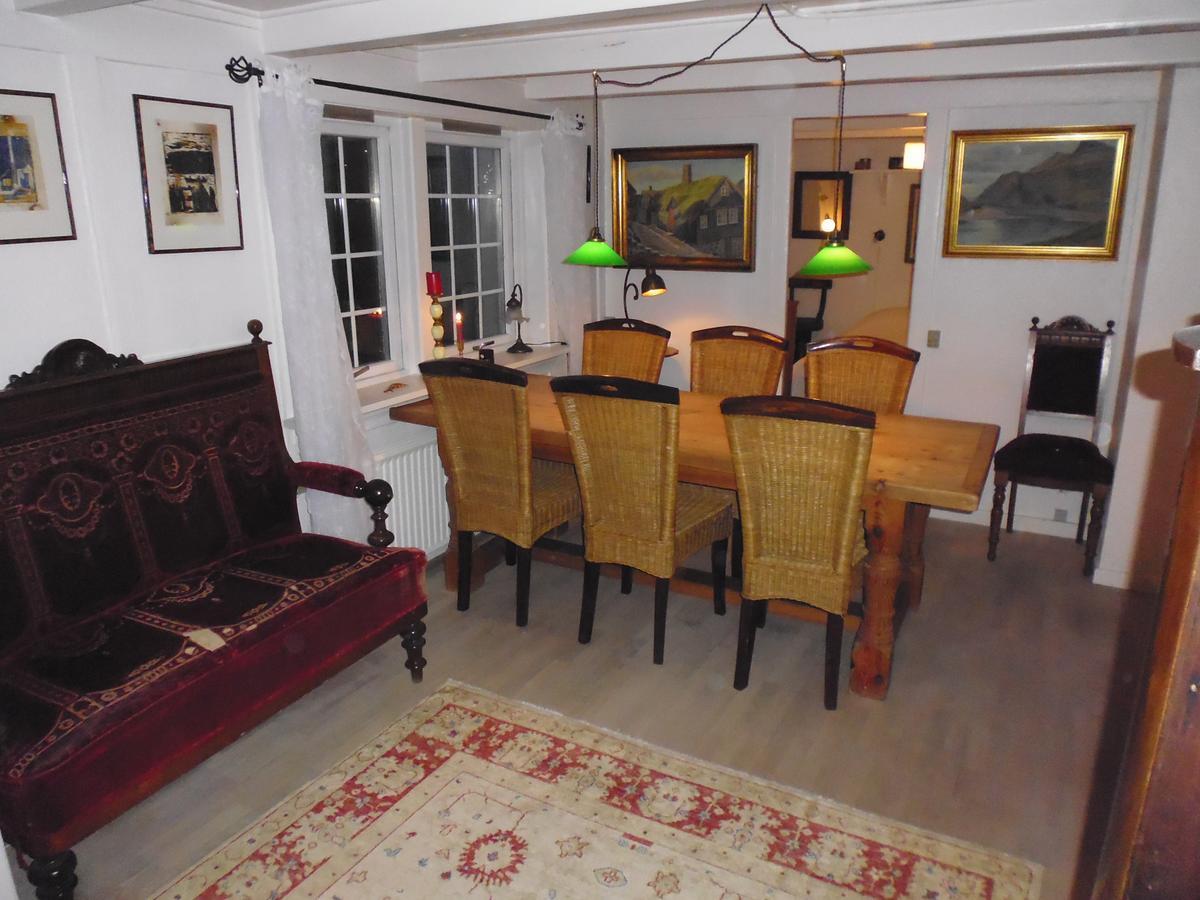 Вілла Idyllic House Near River And Ocean Leynar Екстер'єр фото